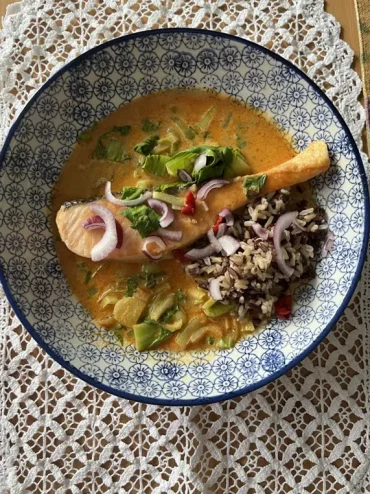 Quick Thai Red Salmon Curry